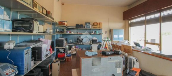 130m² Commercial property in Castrezzato, Italy No. 182146 13