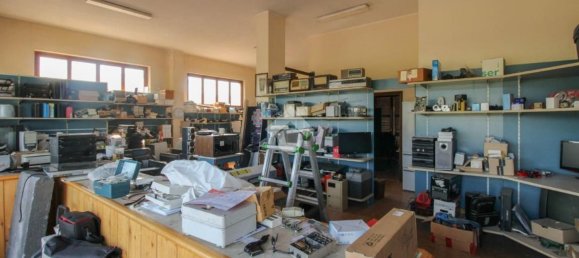 130m² Commercial property in Castrezzato, Italy No. 182146 12