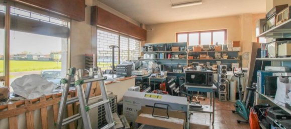 130m² Commercial property in Castrezzato, Italy No. 182146 8