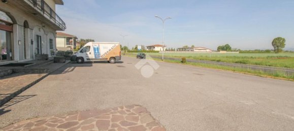 130m² Commercial property in Castrezzato, Italy No. 182146 19
