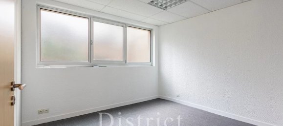 63m² Commercial property in Paris, France No. 173210 9