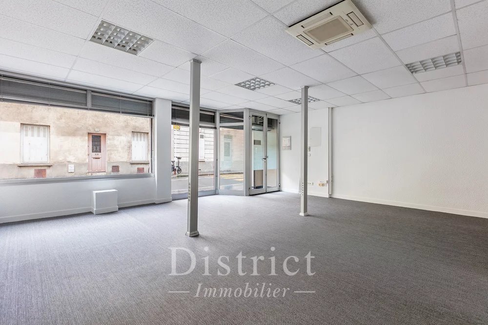 63m² Commercial property in Paris, France No. 173210