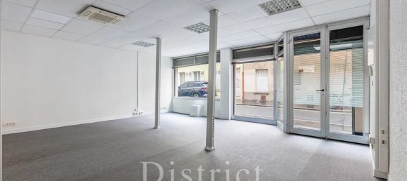 63m² Commercial property in Paris, France No. 173210 10