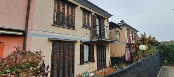 Квартира с 3 спальнями в Традате, Италия № 372589 2