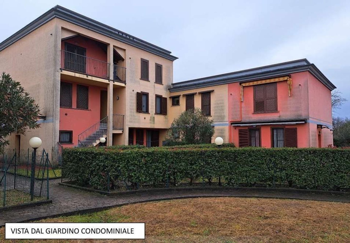 Квартира с 3 спальнями в Традате, Италия № 372589