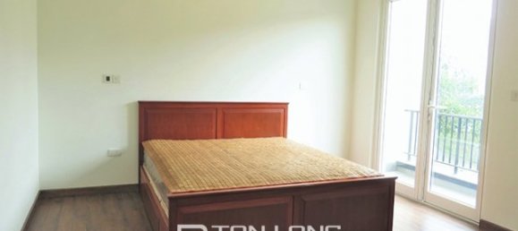 3 bedrooms Villa in Long Bien, Vietnam No. 3306 8