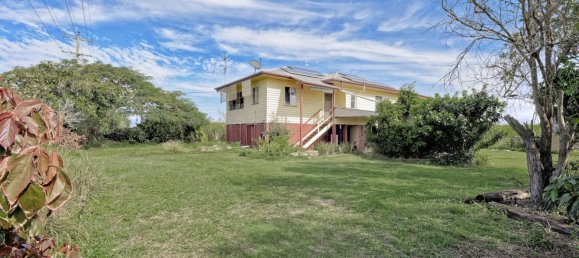4 bedrooms House in Moore Park Beach, Australia No. 1042 4