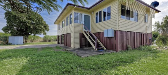 4 bedrooms House in Moore Park Beach, Australia No. 1042 3