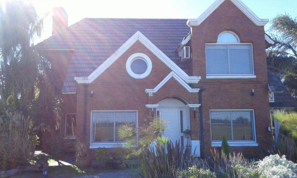 3 bedrooms House in Presidente Peron, Argentina No. 70376