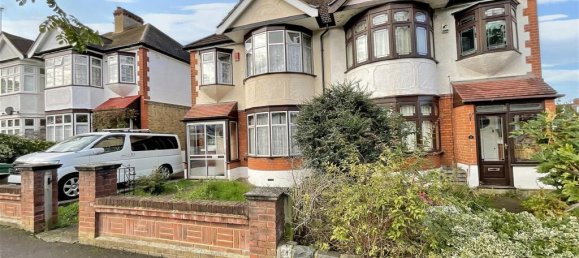 3 Schlafzimmer Haus in Chingford, United Kingdom, Nr. 3938 2