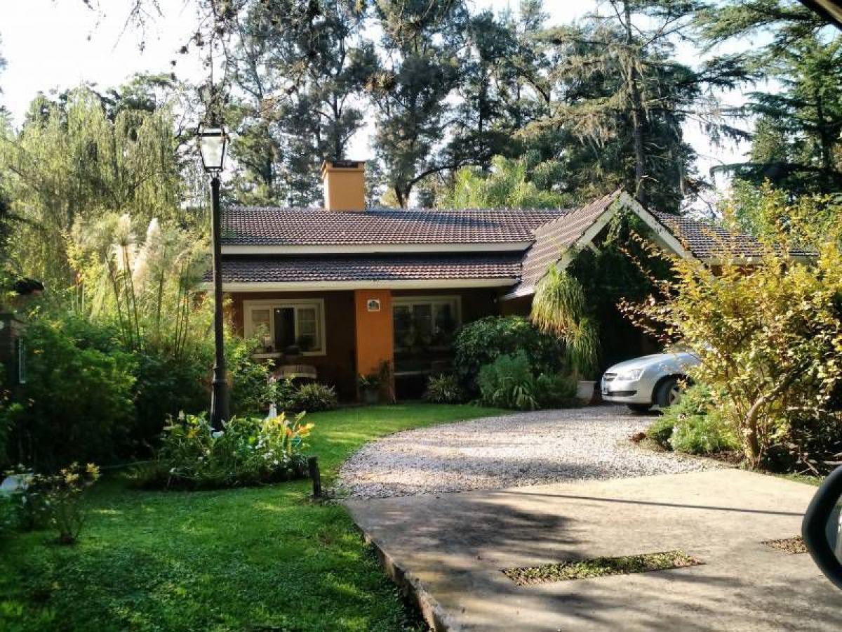 Casa de 2 dormitorios en Pilar, Argentina No. 81195