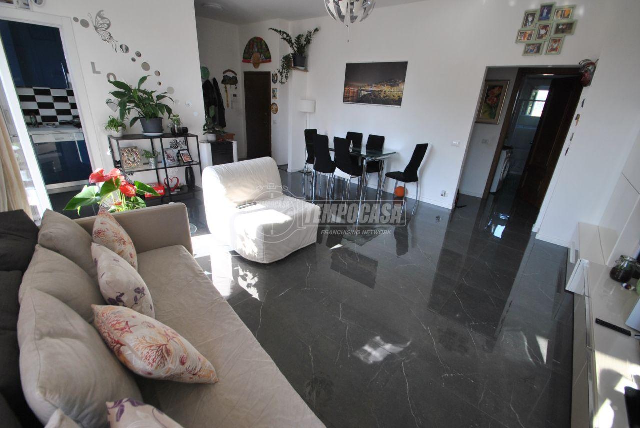 4غرفة شقة في Cesate, Italy رقم 238303