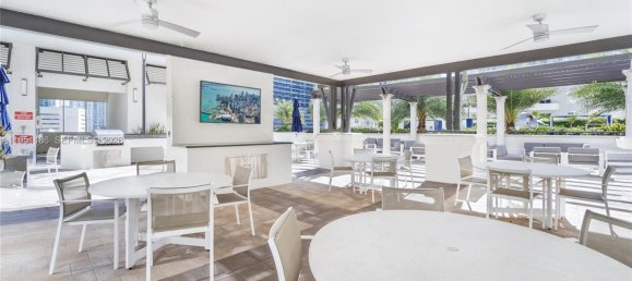 1 dormitorio propiedad comercial en alquiler en Miami, Miami-Dade, Florida, USA № 615183 3