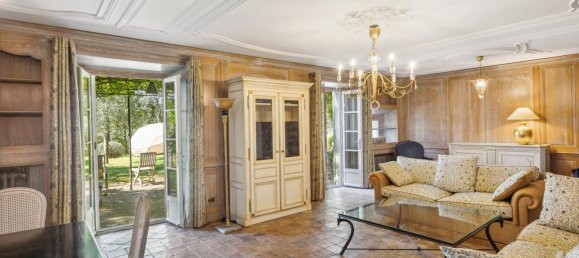 9 bedrooms Villa in Grasse, France No. 1568 3