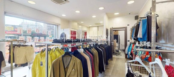 5 rooms Commercial property in Turin, Italy No. 375272 9