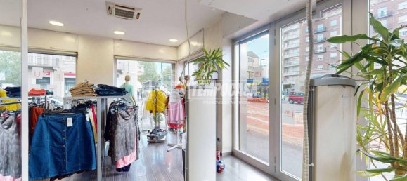 5 rooms Commercial property in Turin, Italy No. 375272 3
