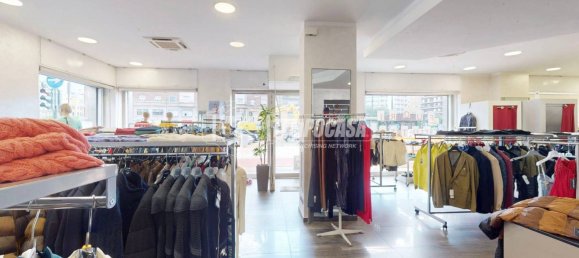 5 rooms Commercial property in Turin, Italy No. 375272 5