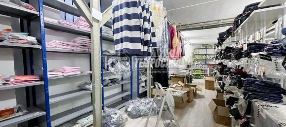 5 rooms Commercial property in Turin, Italy No. 375272 17