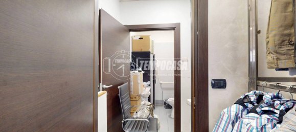 5 rooms Commercial property in Turin, Italy No. 375272 13