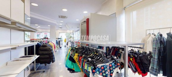 5 rooms Commercial property in Turin, Italy No. 375272 11