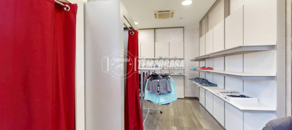 5 rooms Commercial property in Turin, Italy No. 375272 8