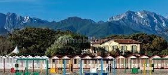 5 bedrooms Villa in Forte dei Marmi, Italy No. 72376 9