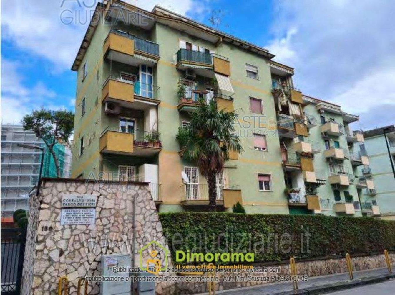 5 rooms Apartment in Naples, Italy No. 10286
