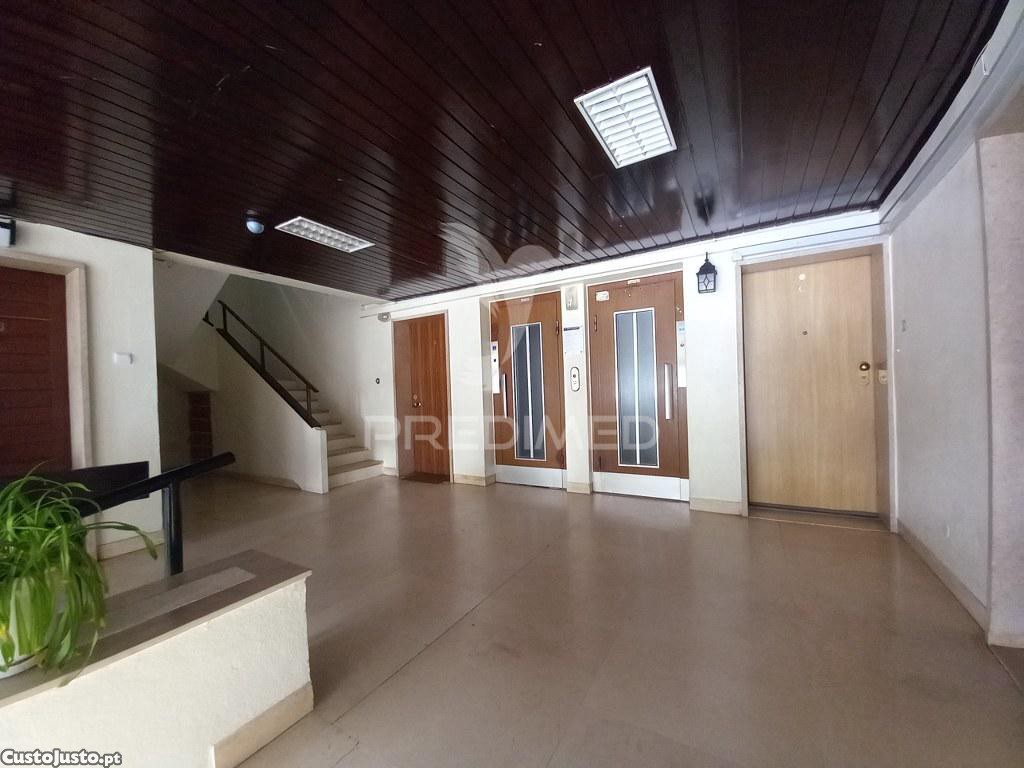 3 bedrooms Apartment in Corroios, Portugal No. 85836