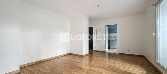 1 bedroom Apartment in Villejuif, France No. 182163 2