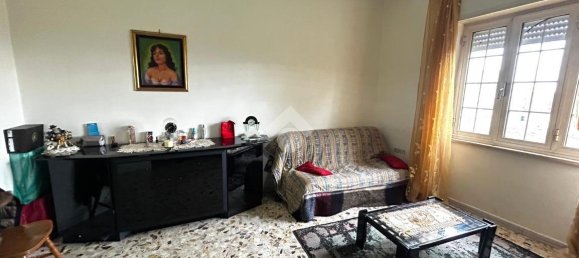 4 rooms Apartment in Casoria, Italy No. 2423 5