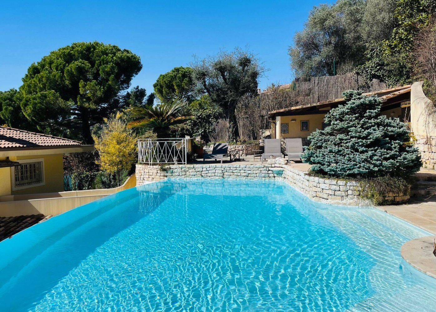 Villa de 5 dormitorios en Nice, France No. 328092