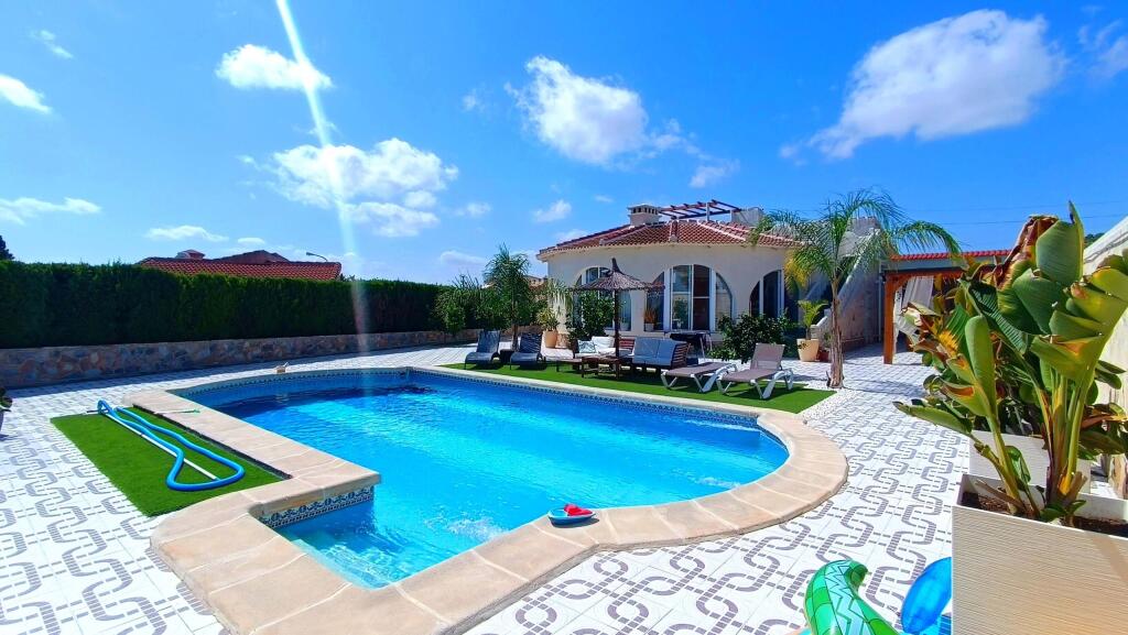 Villa de 4 dormitorios en Ciudad Quesada, Spain No. 171489