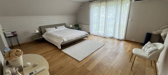 5 bedrooms House in Santeny, France No. 358269 9