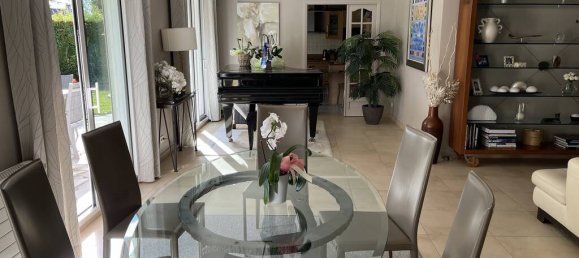 5 bedrooms House in Santeny, France No. 358269 5