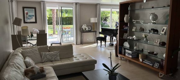 5 bedrooms House in Santeny, France No. 358269 4