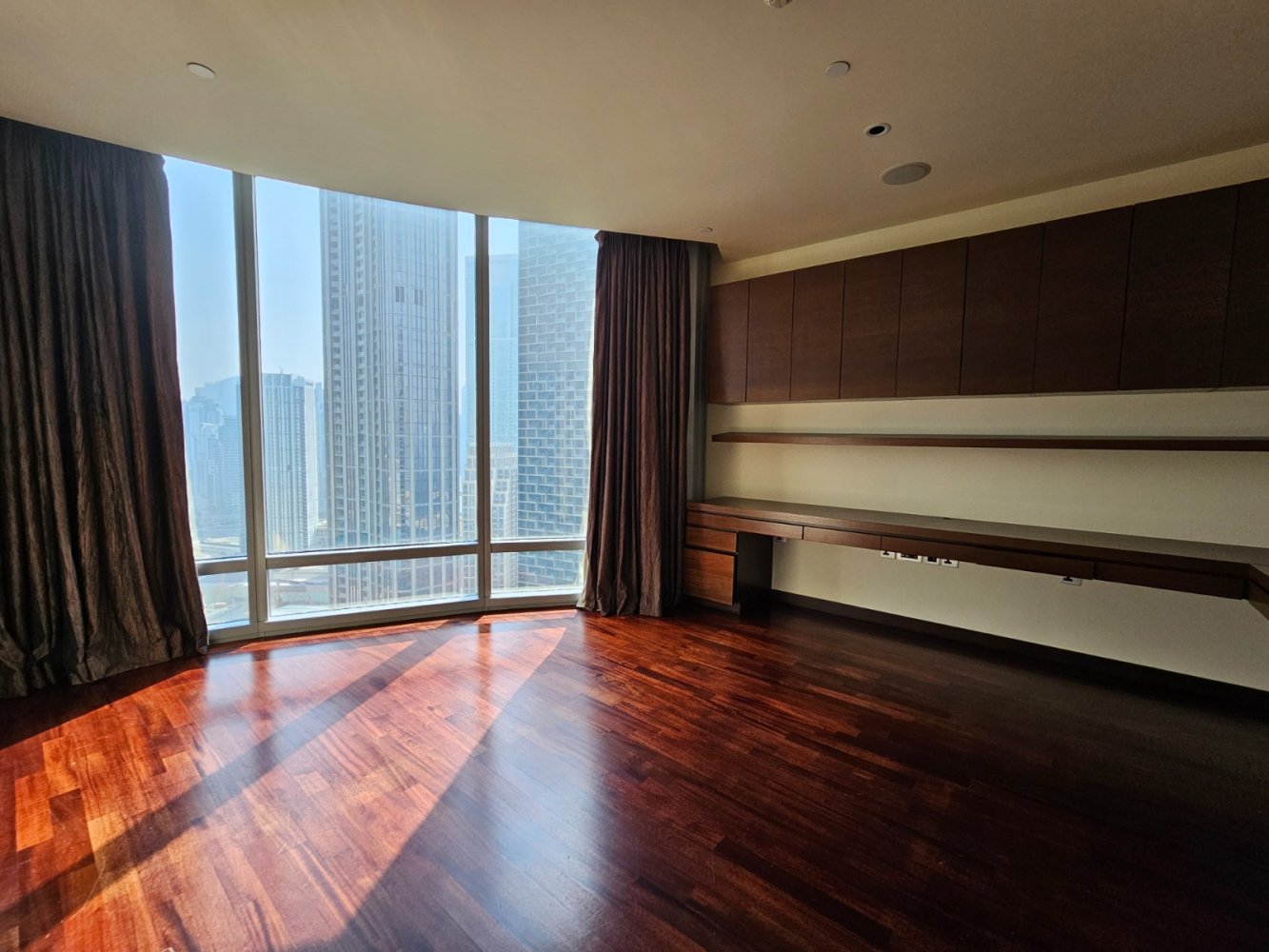 2 bedrooms Apartment in Burj Khalifa, UAE No. 11933