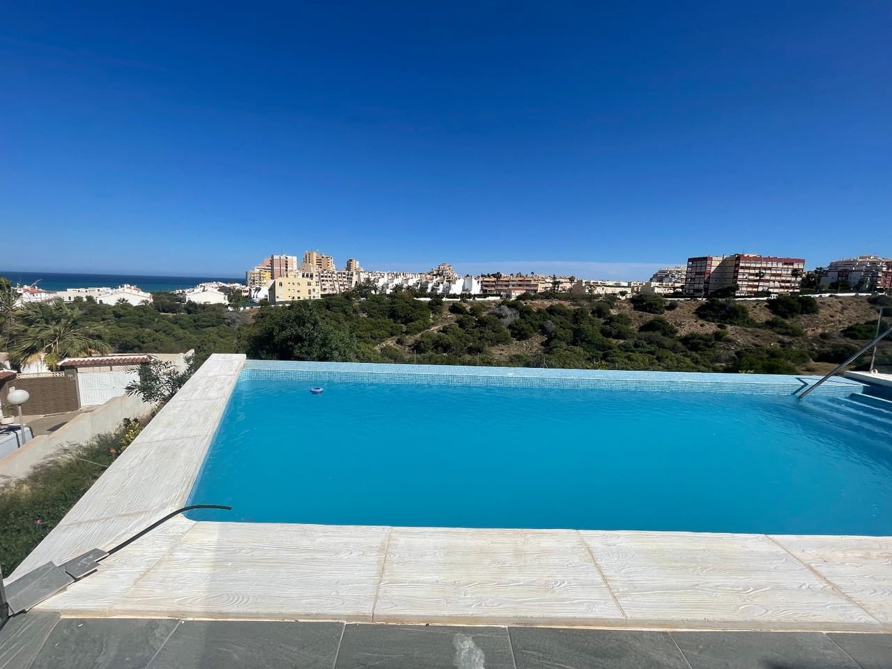 5 غرف نوم منزل في Torrevieja, Spain رقم 185976