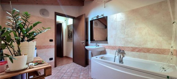 5 bedrooms Apartment in Mozzecane, Italy No. 374928 14