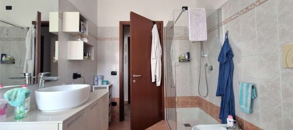 5 bedrooms Apartment in Mozzecane, Italy No. 374928 8