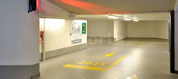 Bâtiment à Monza, Italy 1830m² No. 189503 3