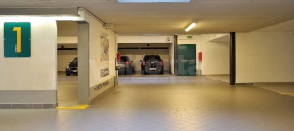 Bâtiment à Monza, Italy 1830m² No. 189503 2