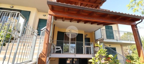 Studio in Mosciano Sant'Angelo, Italy No. 143482 3