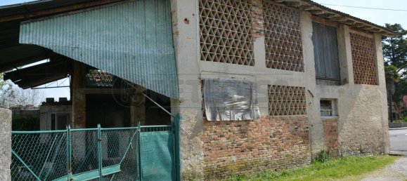 13 rooms House in Udine, Italy No. 92238 5