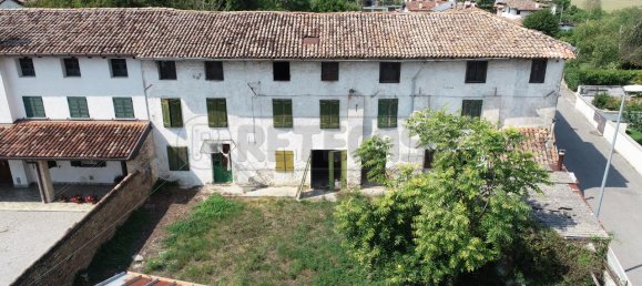 13 rooms House in Udine, Italy No. 92238 16