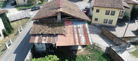 13 rooms House in Udine, Italy No. 92238 10