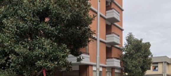  Garage in Taranto, Italy No. 297299 3