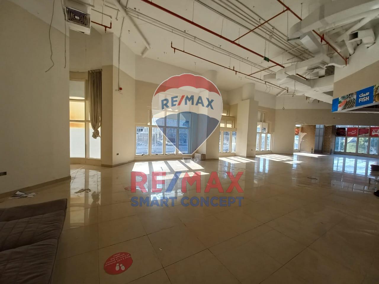 975.5m² Commercial property in Al Zahiyah, UAE No. 55098
