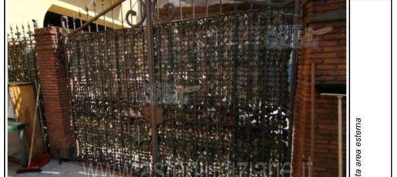 7 rooms Apartment in Marigliano, Italy No. 224696 6