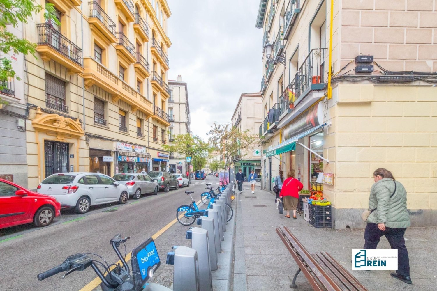 870m² Commercial property in Madrid, Spain No. 234136