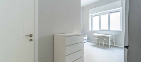 1 bedroom Apartment in Milan, Italy No. 270302 7